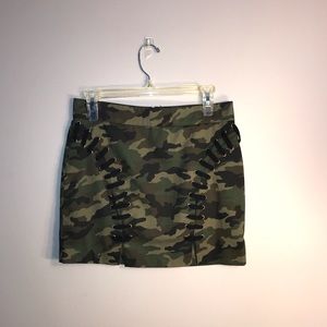 Camouflage skirt with black accents